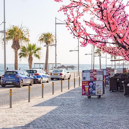Light House - Seafront Cosy Studio With Library Paphos Exterior foto