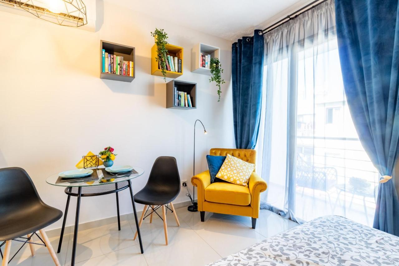 Light House - Seafront Cosy Studio With Library Paphos Exterior foto