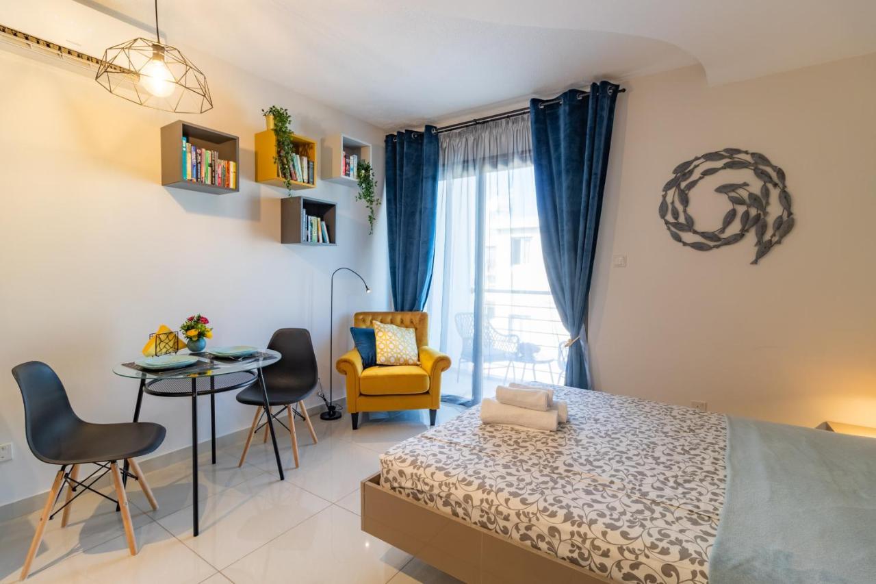 Light House - Seafront Cosy Studio With Library Paphos Exterior foto